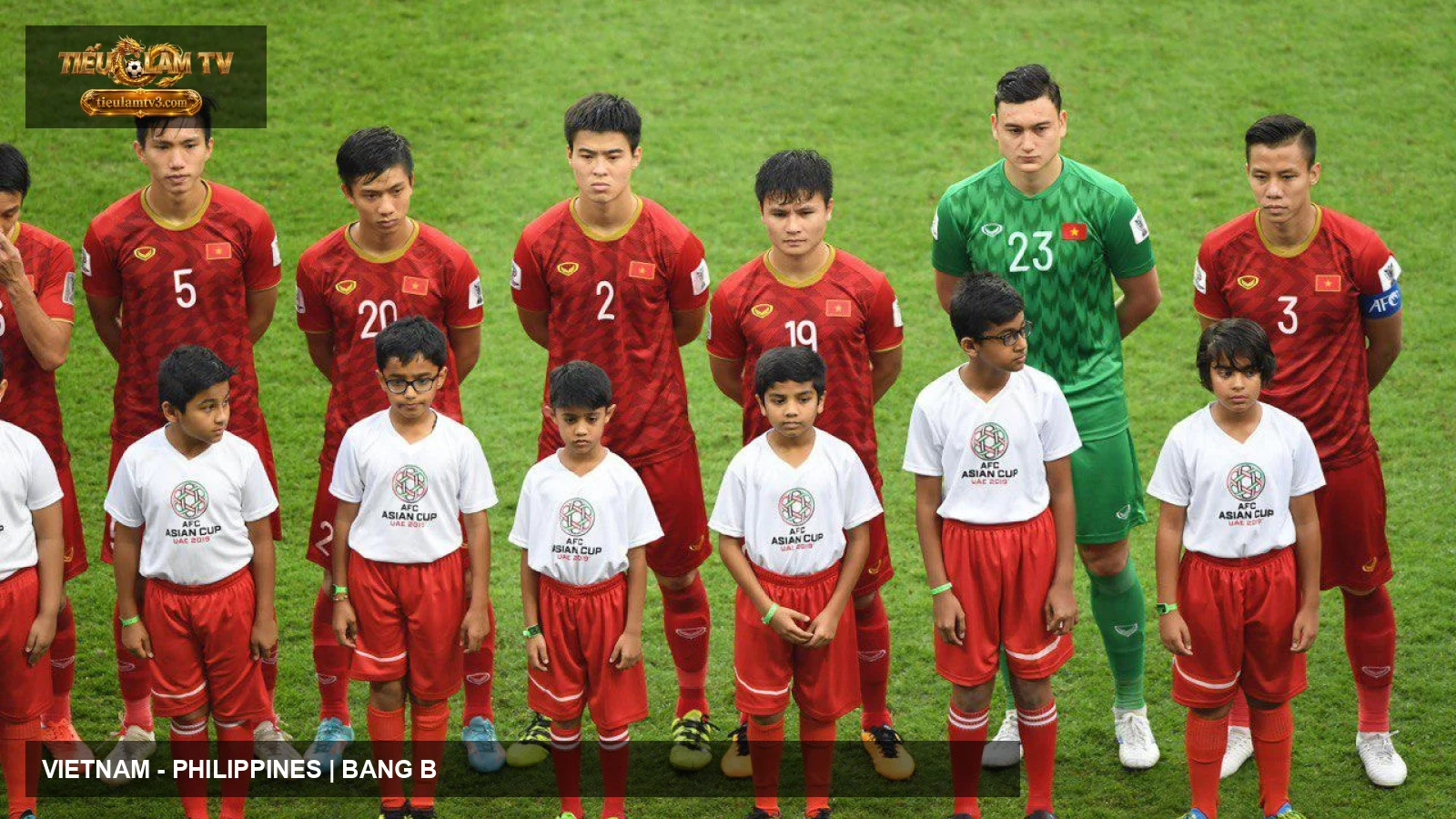 Cầu thủ đội tuyển Vietnam trong trận tứ kết Asian Cup 2019 gặp Japan
